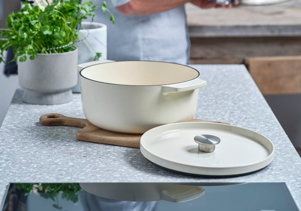 Oval Covered Casserole 30cm (5.6L) Almond Cream - Image 4